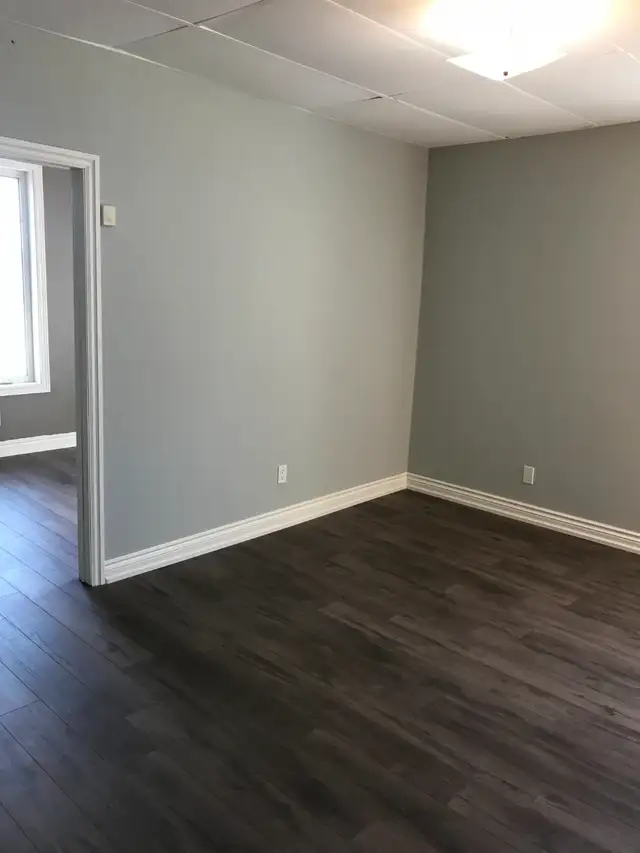 Oshawa bright, quiet 1 bedroom apartment - Photo 5