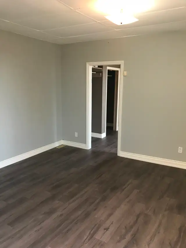 Oshawa bright, quiet 1 bedroom apartment - Photo 6