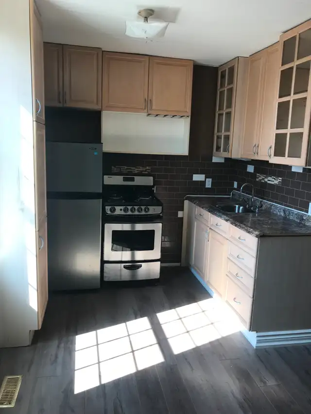 Oshawa bright, quiet 1 bedroom apartment - Photo 11