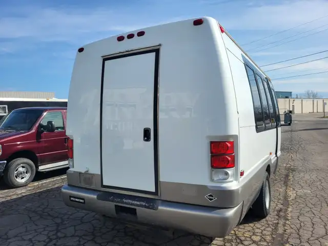 2012 Krystal Koach - Propane/Gas - Photo 3