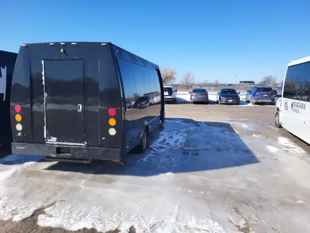 2013 Executive Bus 24 PAX Propane - Photo 4