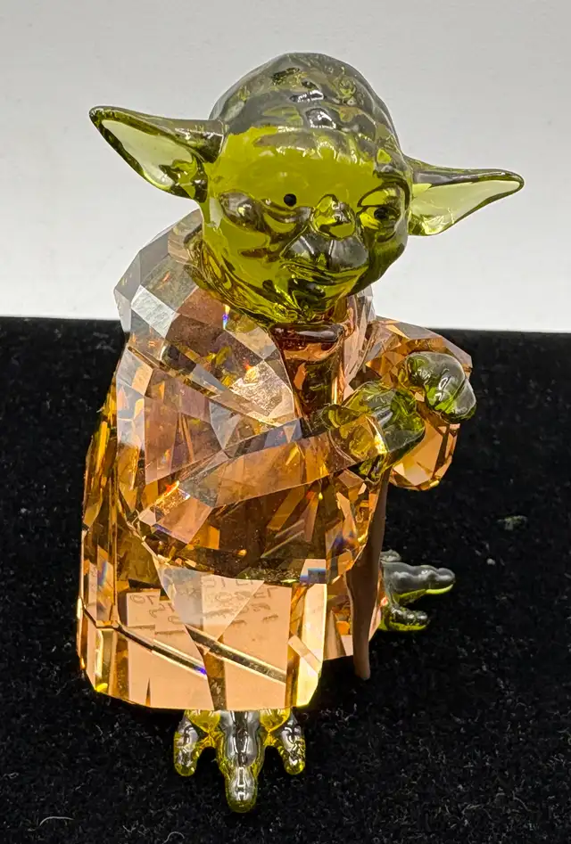 Swarovski Crystal Yoda Star Wars Figurine with Box - Photo 2