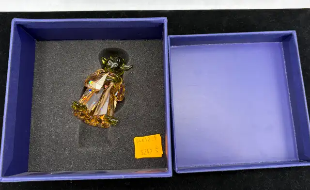 Swarovski Crystal Yoda Star Wars Figurine with Box - Photo 5