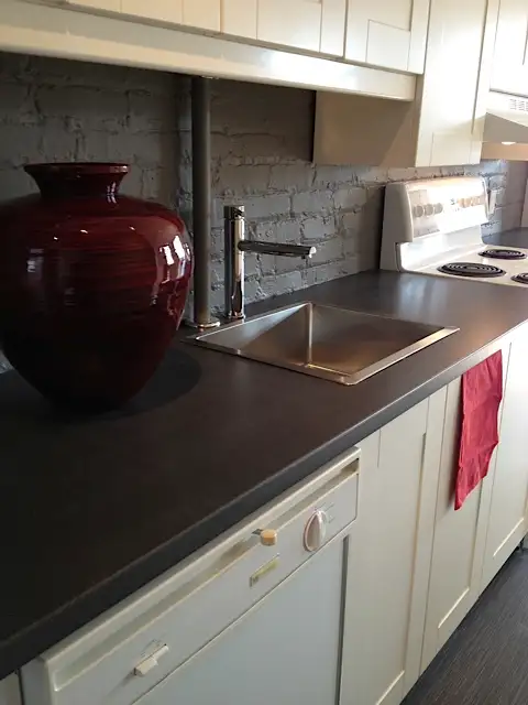 Gorgeous, top floor, private suana. 2 bedroom, 5 1/2, views, s/w - Photo 5