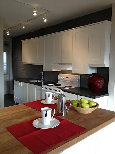 Gorgeous, top floor, private suana. 2 bedroom, 5 1/2, views, s/w - Photo 6