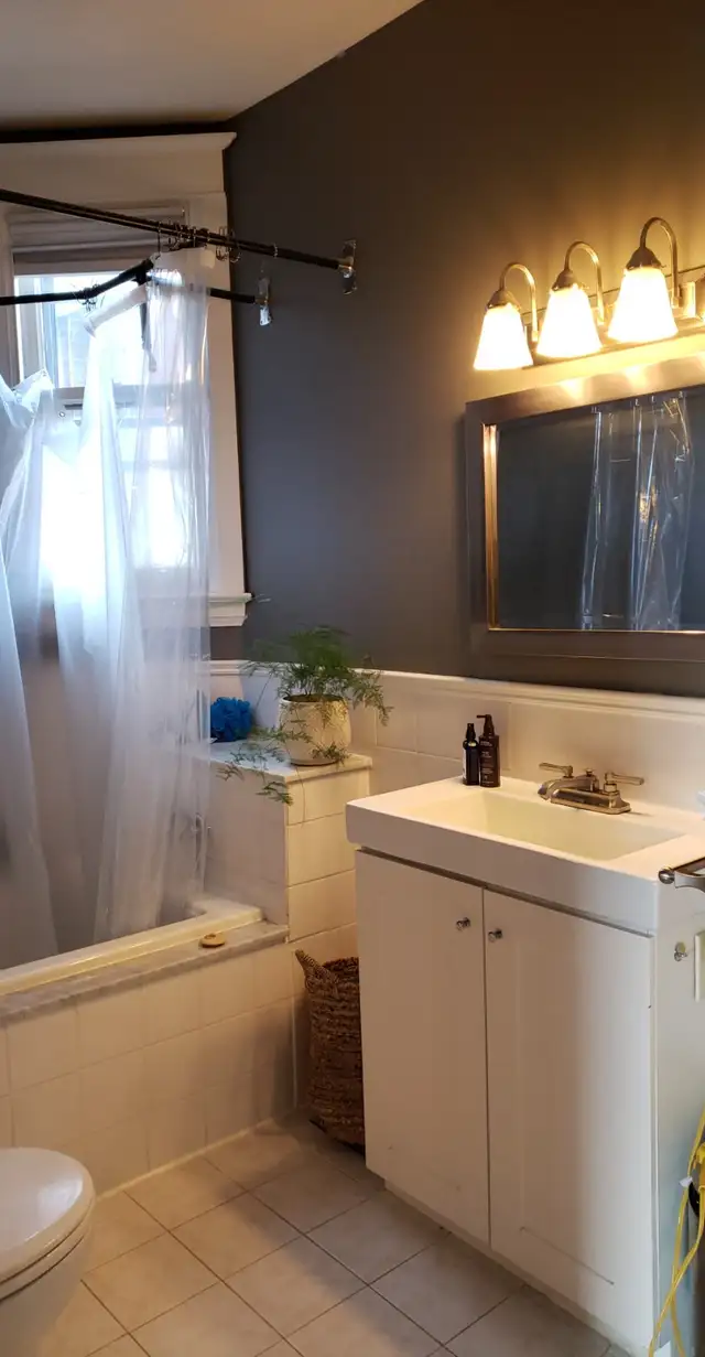 Gorgeous, top floor, private suana. 2 bedroom, 5 1/2, views, s/w - Photo 12