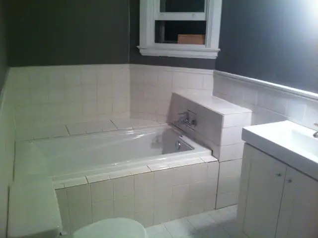 Gorgeous, top floor, private suana. 2 bedroom, 5 1/2, views, s/w - Photo 13