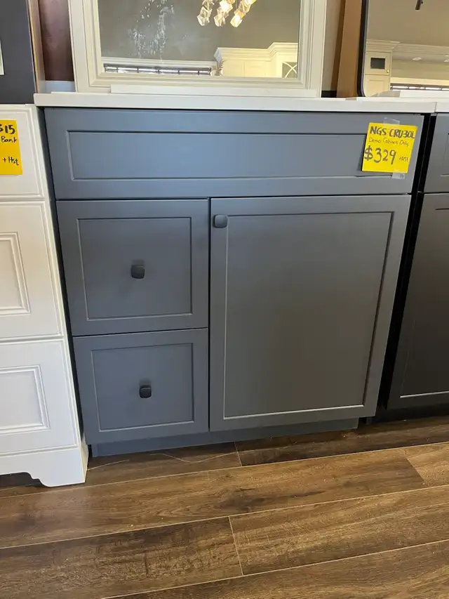 30" Bathroom Vanity Cabinet / 31" Countertop Floor Demos on Sal - Photo 7