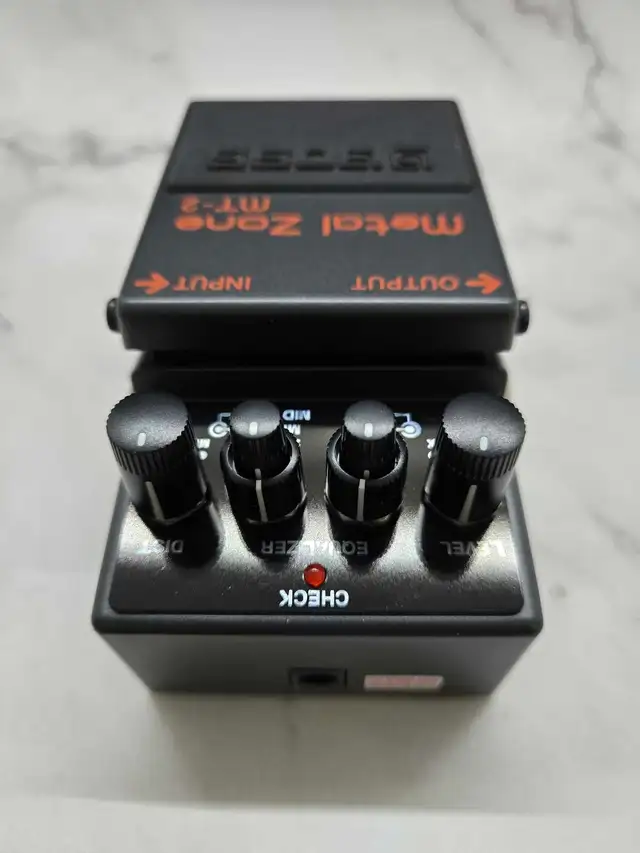 Boss MT 2 Metal Zone Pedal - Photo 2