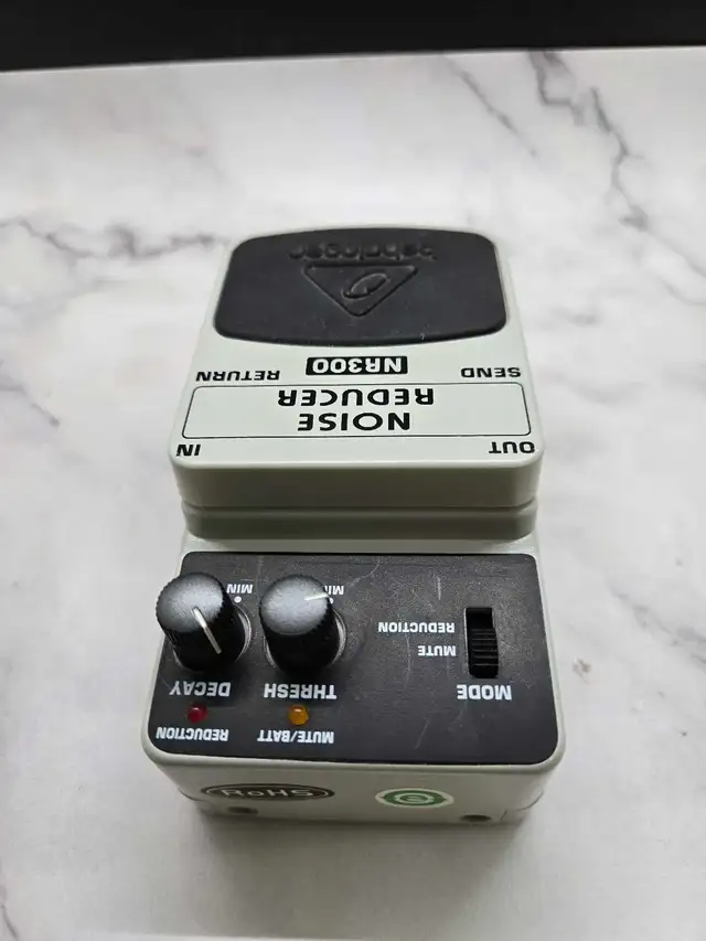 Behringer NR300 Noise Reducer Pedal - Photo 2