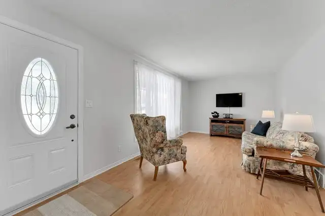 Elevated Bungalow in Amherstview - Photo 2