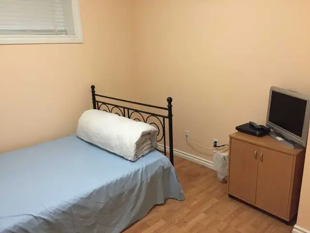 For girl/lady -Nice and very clean room for rent -Timberlea