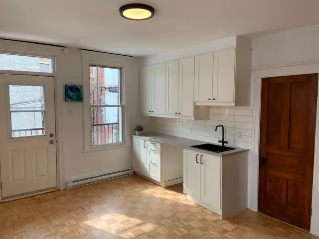 3 1/2 au 524 rue Beauclerk, calme, propre, électros, 2 chambres - Photo 3