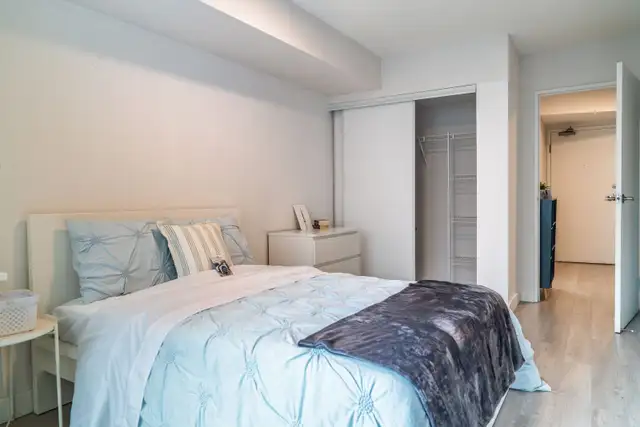 Downtown Toronto Apartment Room for Summer Student - Photo 2