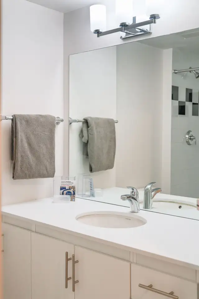 Downtown Toronto Apartment Room for Summer Student - Photo 6