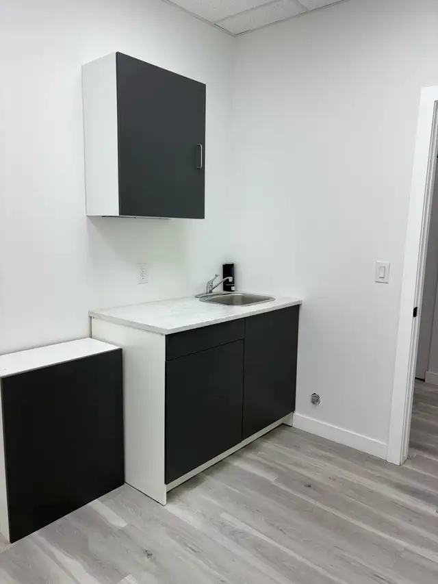 Single room and one mani&pedi station for rent - Photo 2