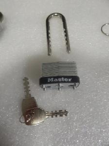 2 Master NEW Pad Locks   Free Gift or Buy Total Tool Lot