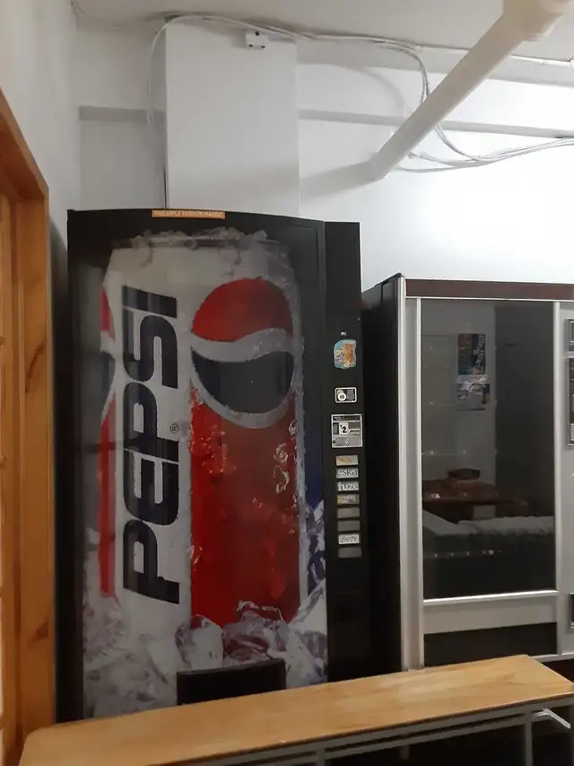 vending Machine for Sale - Photo 2