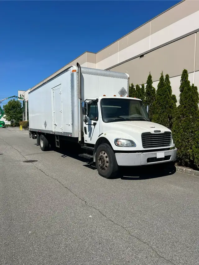 TWO MEN 16 / 26 FEET TRUCK MOVING DELIVERY COMMERCIAL INDUSTR