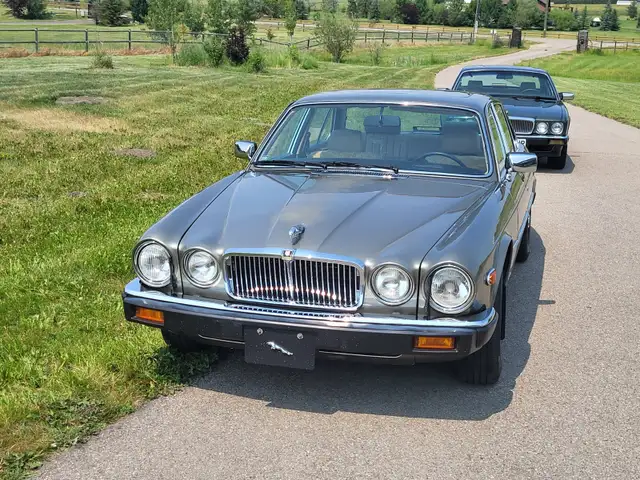 Reduced to sell fast! 1988 Jaguar V12 Vanden Plas w/low kms - Photo 2