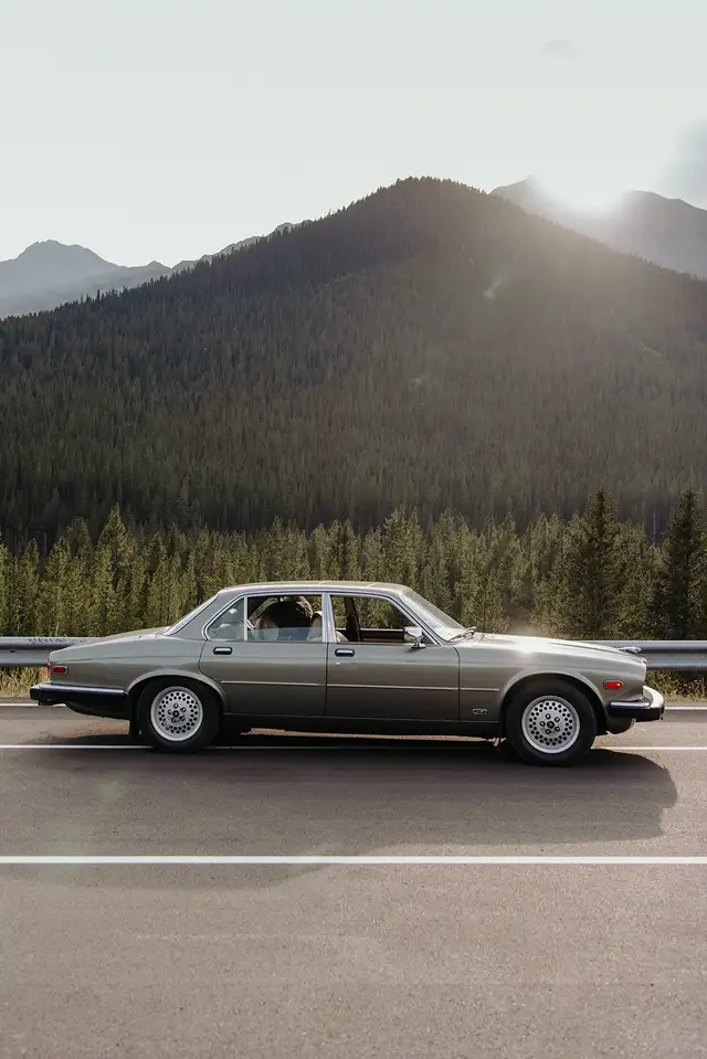 Reduced to sell fast! 1988 Jaguar V12 Vanden Plas w/low kms - Photo 3