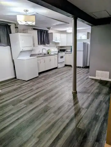 2 Bdrm Half Duplex 900 sq. ft In Suite Laundry with 1/2 Garage - Photo 4