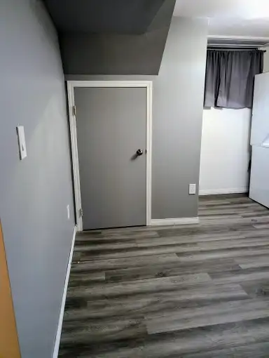 2 Bdrm Half Duplex 900 sq. ft In Suite Laundry with 1/2 Garage - Photo 6