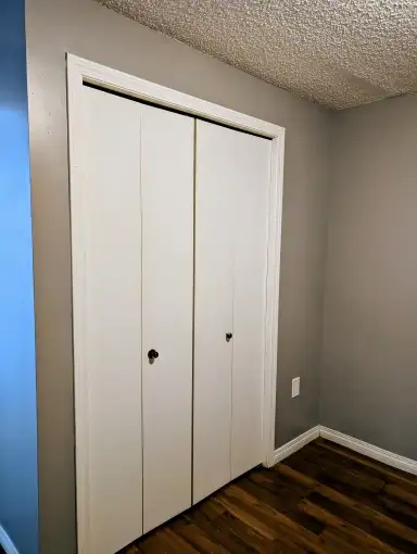 2 Bdrm Half Duplex 900 sq. ft In Suite Laundry with 1/2 Garage - Photo 8