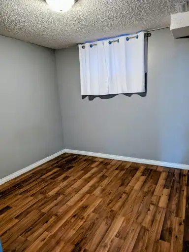 2 Bdrm Half Duplex 900 sq. ft In Suite Laundry with 1/2 Garage - Photo 9