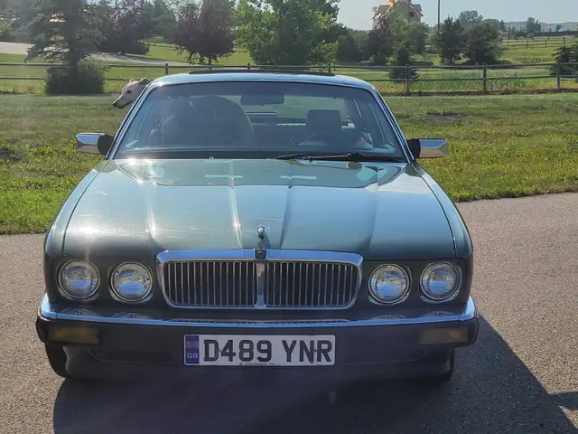 Classic 1987 Jaguar - low kms reliable year round daily driver! - Photo 4