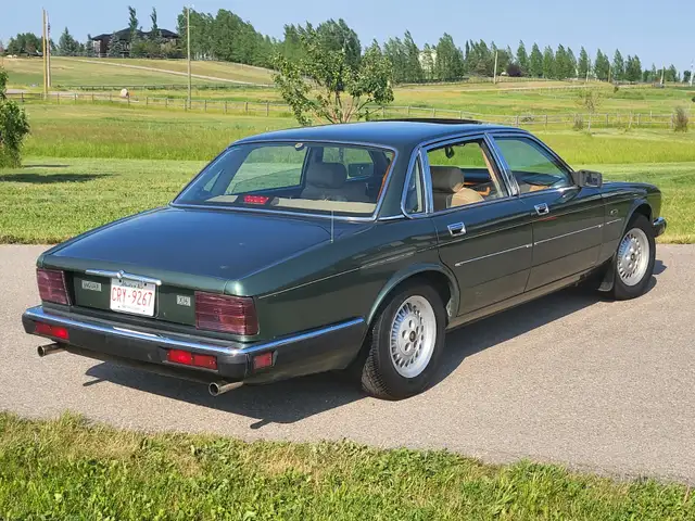 Classic 1987 Jaguar - low kms reliable year round daily driver! - Photo 5