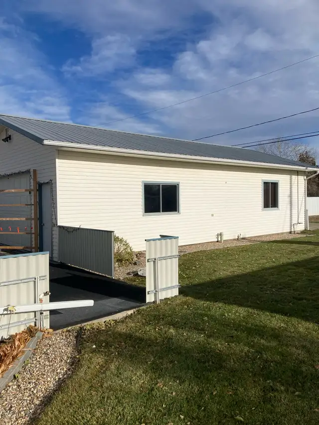 House for Sale in Burstall Saskatchewan - Photo 4