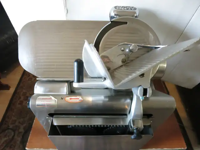 Globe Industrial Foodservice Industry Automatic Meat Slicer - Photo 6