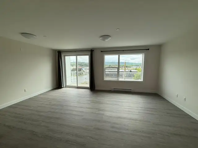 LIVING IN DOWNTOWN TERRACE - Photo 9