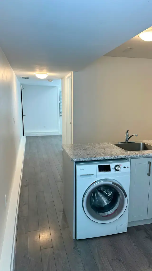 BEAUTIFUL BATCHELOR GROUND FLOOR UNIT WITH WALKOUT YARD- WELLAND - Photo 4