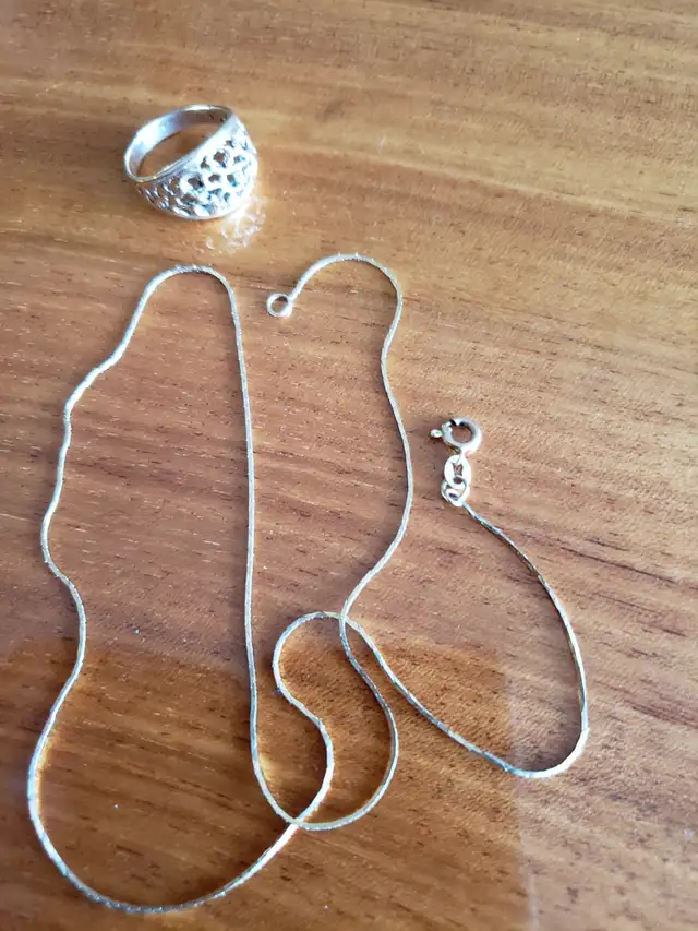 14K.GOLD NAGET RING 5/GM. AND 19'' 10K.GOLD CHAIN 2/GM.