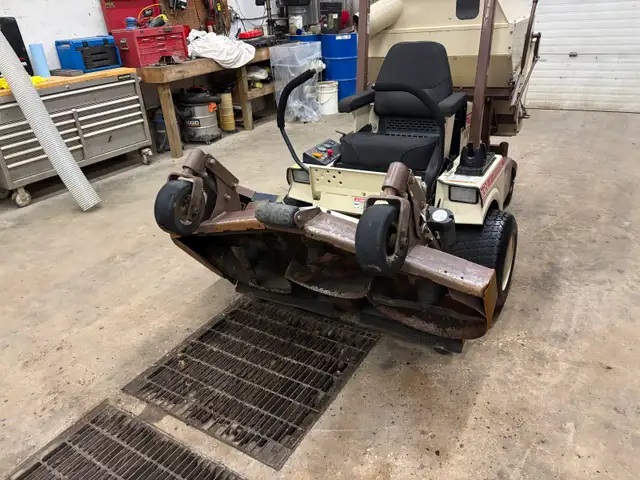 GRASSHOPPER 721D ZERO TURN MOWER-JOHN DEERE,KUBOTA ETC - Photo 5