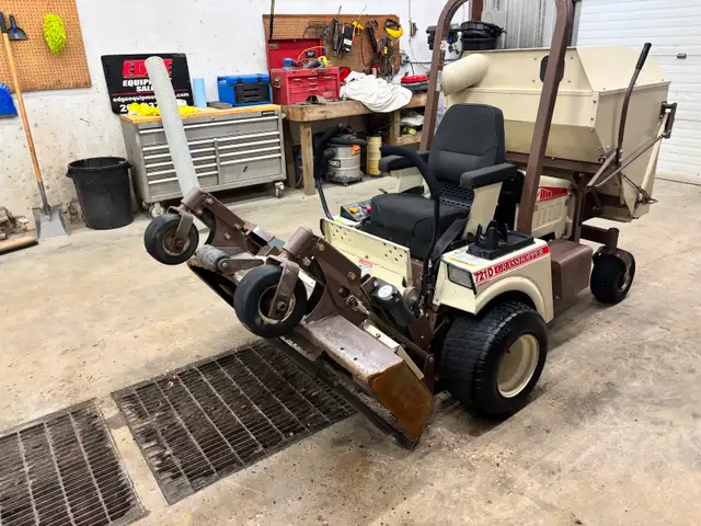 GRASSHOPPER 721D ZERO TURN MOWER-JOHN DEERE,KUBOTA ETC - Photo 6