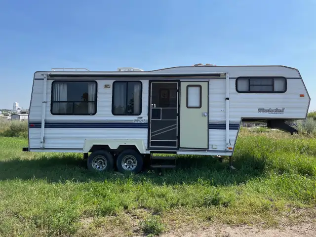 1994 Westwind 25 foot 5th wheel trailer