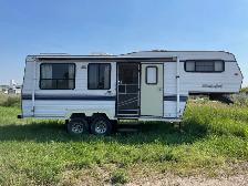 1994 Westwind 25 foot 5th wheel trailer