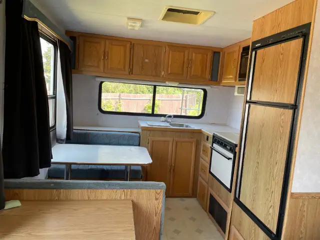 1994 Westwind 25 foot 5th wheel trailer - Photo 2