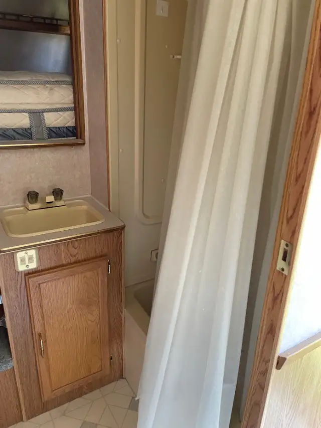 1994 Westwind 25 foot 5th wheel trailer - Photo 4