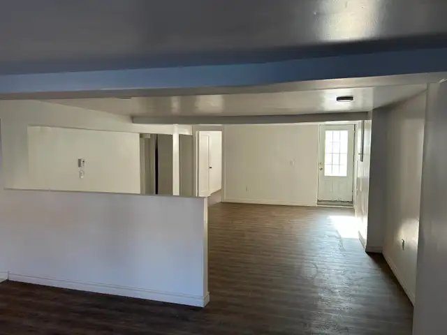 Grand 4 ½ à louer dans un semi sous-sol – rénové au complet (160 - Photo 2