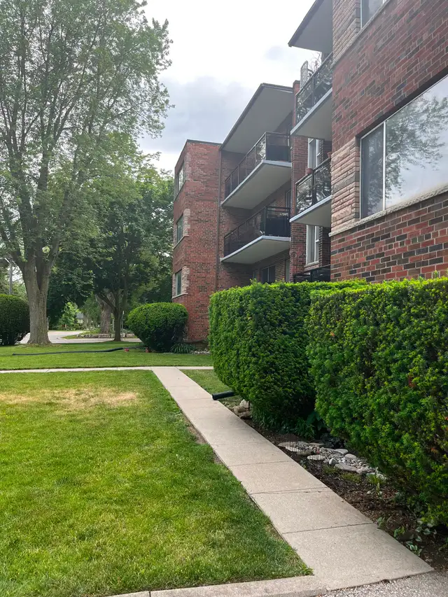 Two Bedroom Apartment Close To Lake & Downtown Burlington, May 1 - Photo 10