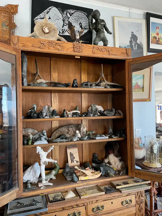 Indoor Garage Sale - Photo 3