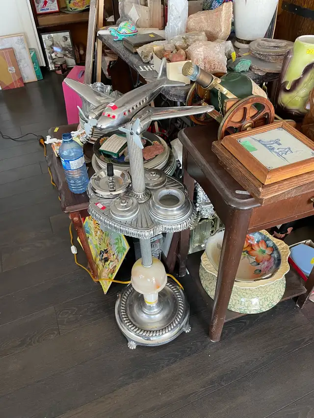 Indoor Garage Sale - Photo 6