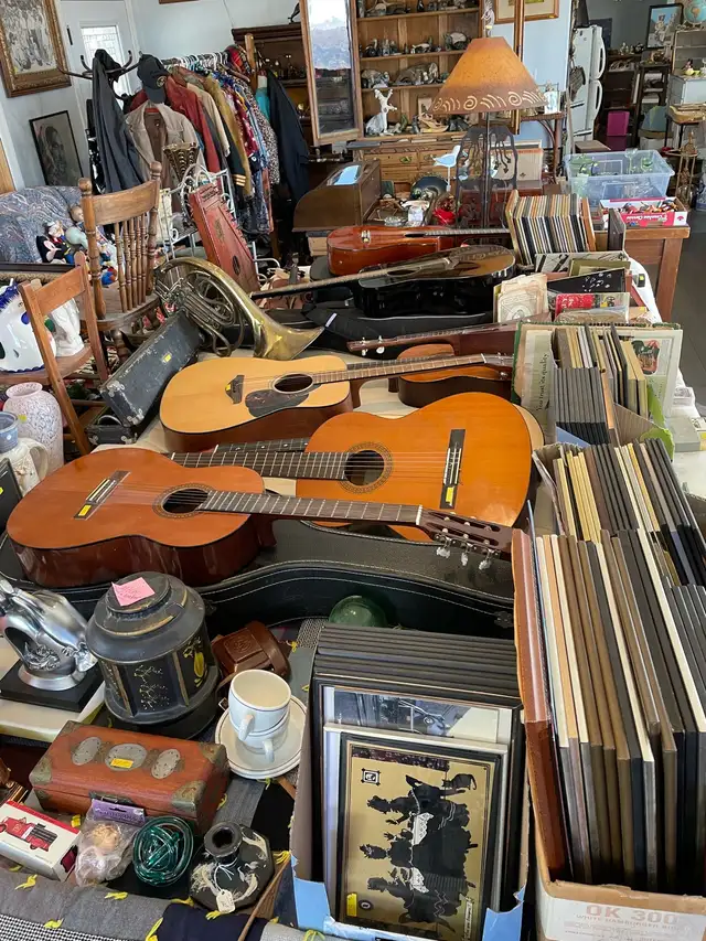 Indoor Garage Sale - Photo 10