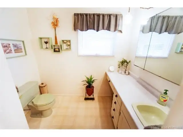 Good size Furnished room for girl, near UofL, April 1st - Photo 7