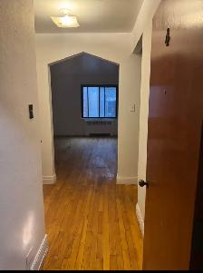 3 1/2 2530 Van Horne