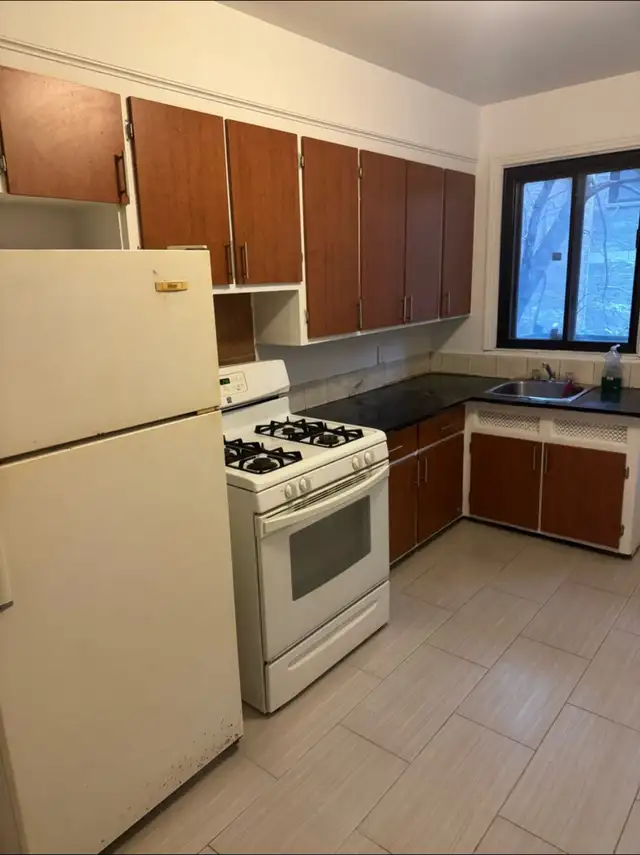 3 1/2 2530 Van Horne - Photo 2